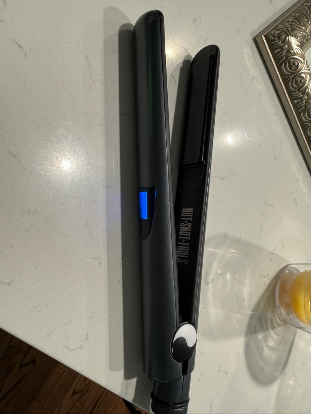 Hot Shot tools brand hair straightener - hears up to 450 EUC